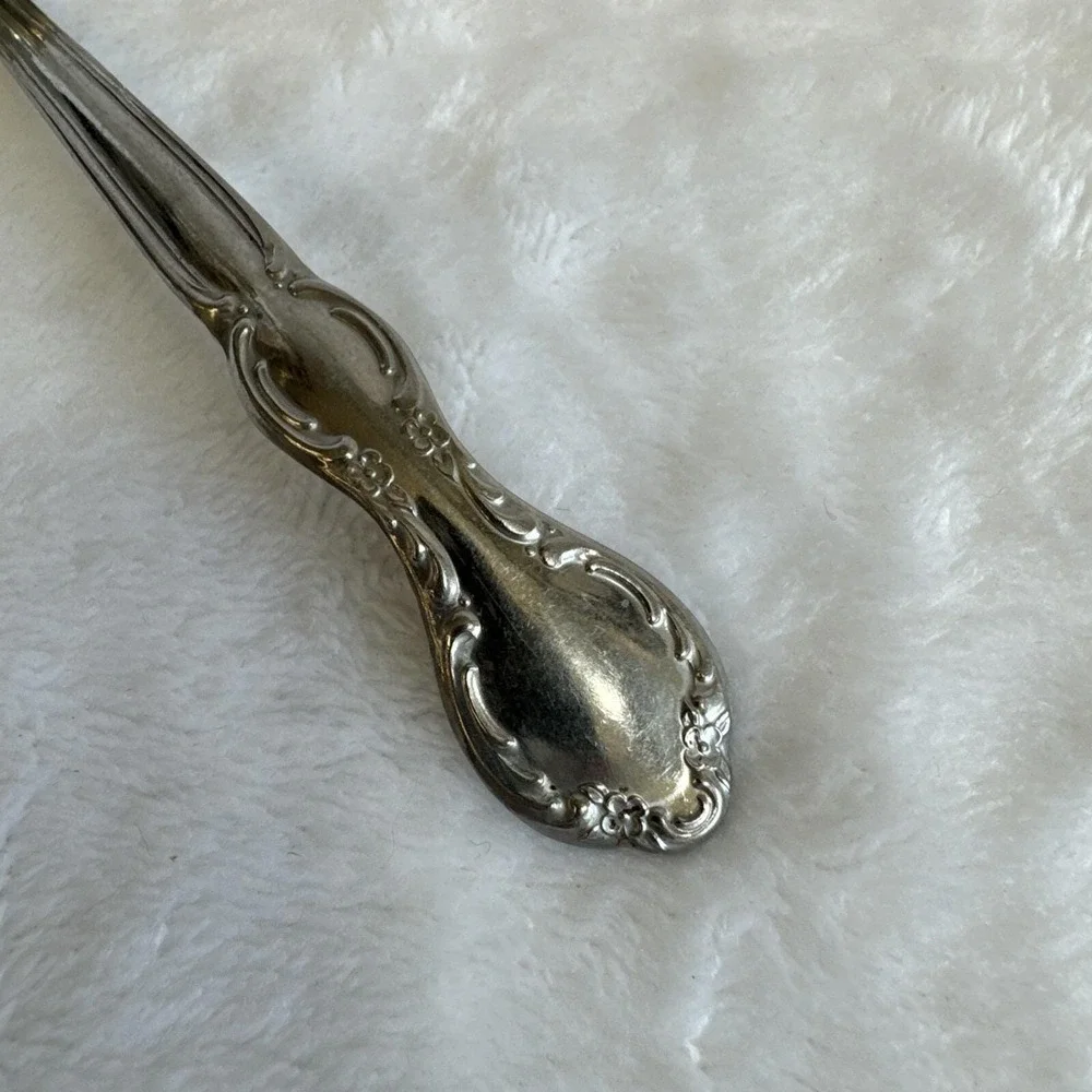 Vintage Wm Rogers‎ & Son Stainless Sugar Spoon Shell 5.5
